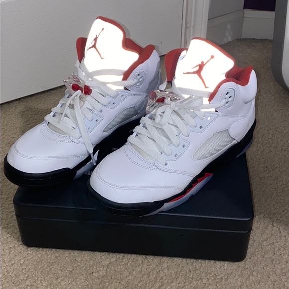 Michael Jordan 5’s ( fire red silver tongue) - Picture 2 of 5
